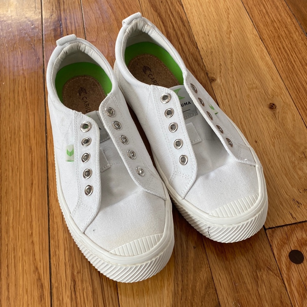 Cariuma OCA Low Off-White Canvas Sneakers
